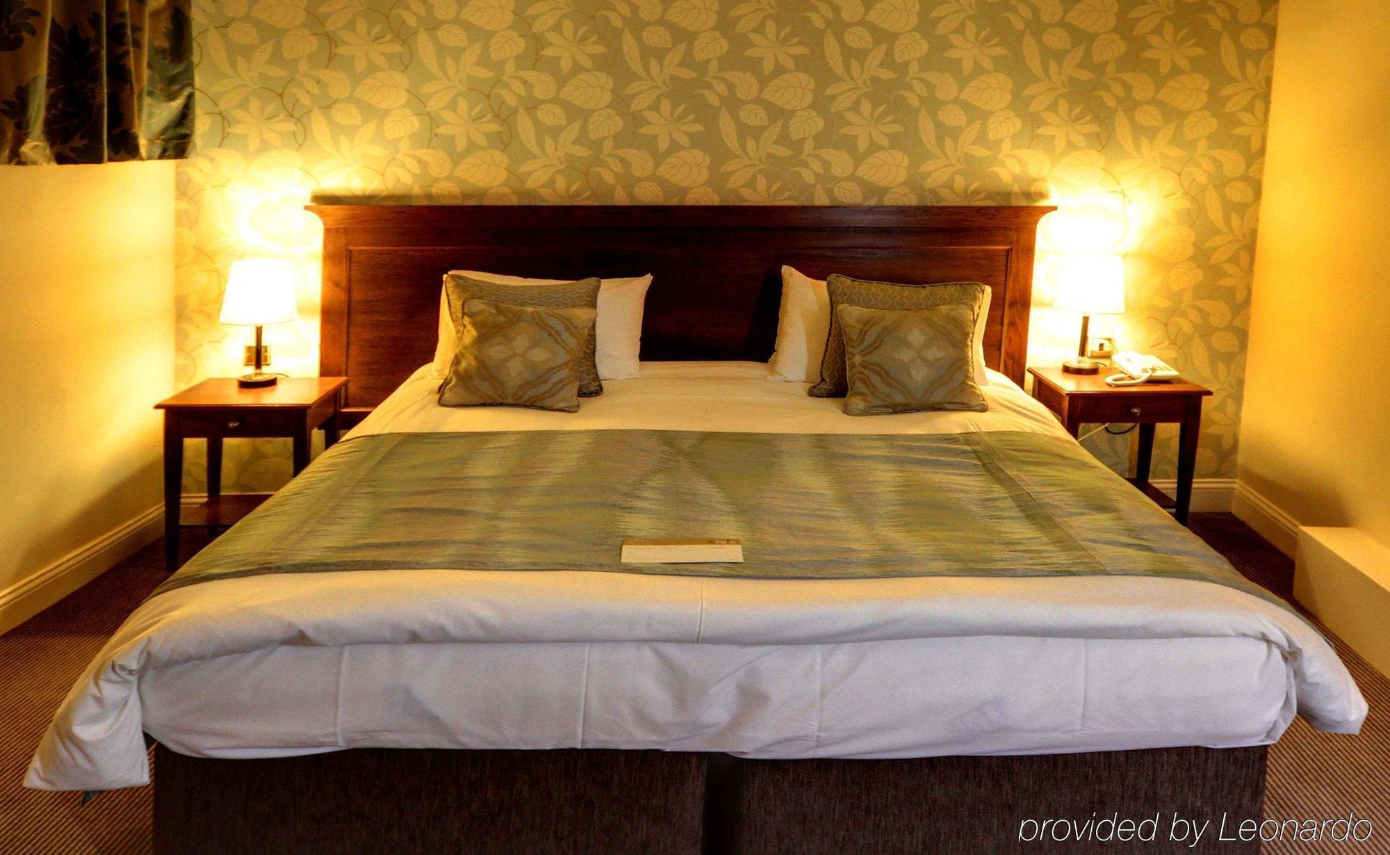 King'S Head Hotel By Greene King Inns Вімборн-Мінстер Екстер'єр фото