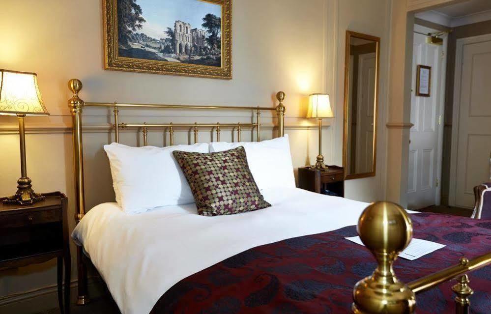 King'S Head Hotel By Greene King Inns Вімборн-Мінстер Екстер'єр фото
